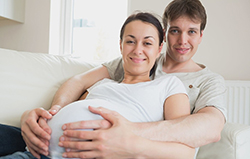 聊城刚怀孕如何鉴定孩子是谁的，聊城孕期亲子鉴定要多少钱